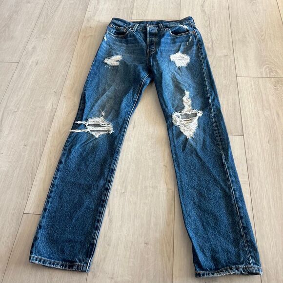 Levi’s womens distress jeans size 28/32 - Picture 1 of 11